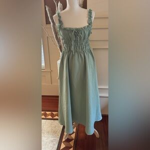 hesperus green dress Aphra | Green High-Neck Maxi Dress With Cape-Sleeve main image 0